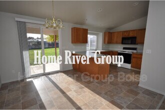 1899 E Chimere Dr in Meridian, ID - Building Photo - Building Photo