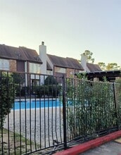 17210 Imperial Valley Dr in Houston, TX - Building Photo - Building Photo