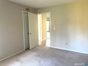 725 Heritage Vlg in Southbury, CT - Building Photo - Building Photo