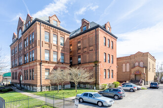 Renaissance North in Cincinnati, OH - Foto de edificio - Building Photo