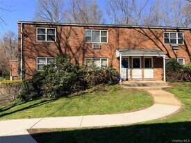 86 McLoughlin St in Glen Cove, NY - Building Photo