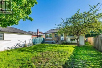 1203 Wecker Dr in Oshawa, ON - Building Photo - Building Photo