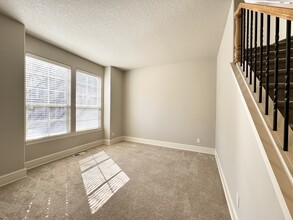 13373 SW Shakespeare St in King City, OR - Foto de edificio - Building Photo