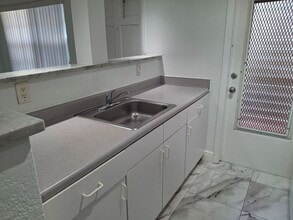 5050 Bayview Dr in Fort Lauderdale, FL - Building Photo - Building Photo