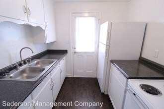 317 E 27th Ave in North Kansas City, MO - Building Photo - Building Photo