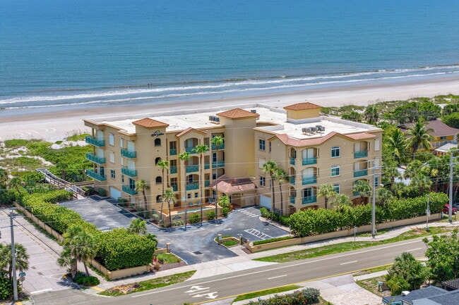 1431 S Atlantic Ave, Unit 302 in Cocoa Beach, FL - Building Photo - Building Photo