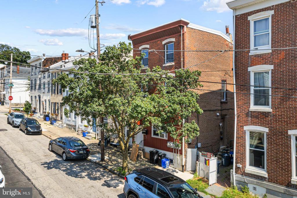 206 Ripka St in Philadelphia, PA - Building Photo