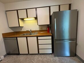 1209 Ramona St in Anchorage, AK - Building Photo - Building Photo