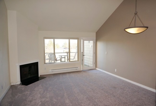 7307 Sand Point Way NE-Unit -B 952 in Seattle, WA - Foto de edificio - Building Photo