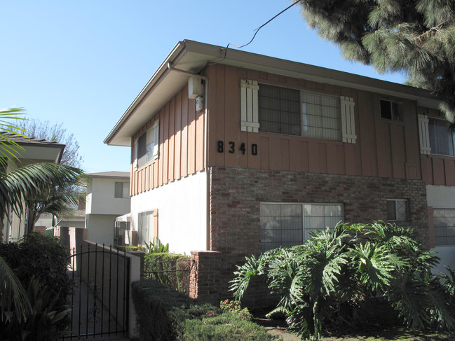 8340 Alameda St in Downey, CA - Foto de edificio - Building Photo