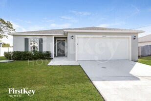 3959 SW Halcomb St in Port St. Lucie, FL - Building Photo