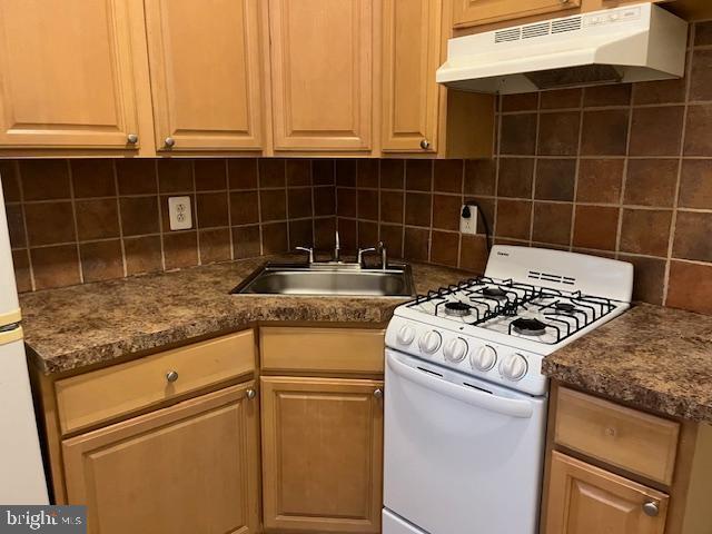 4232 Chestnut St in Philadelphia, PA - Building Photo - Building Photo