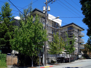 Voyager View Apartments in Seattle, WA - Building Photo - Building Photo