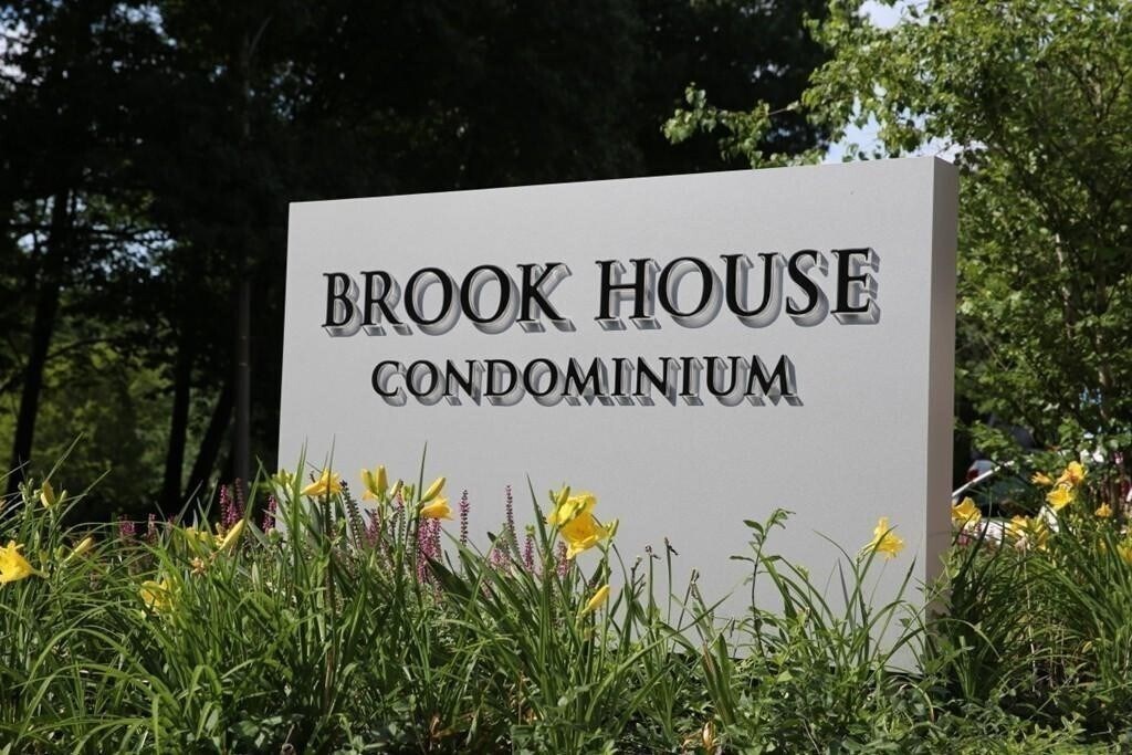 77 Pond Ave in Brookline, MA - Building Photo