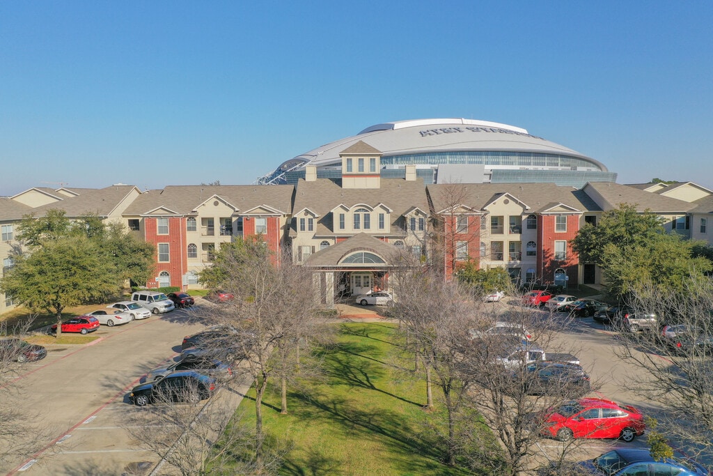 Claremont Arlington, TX Apartments