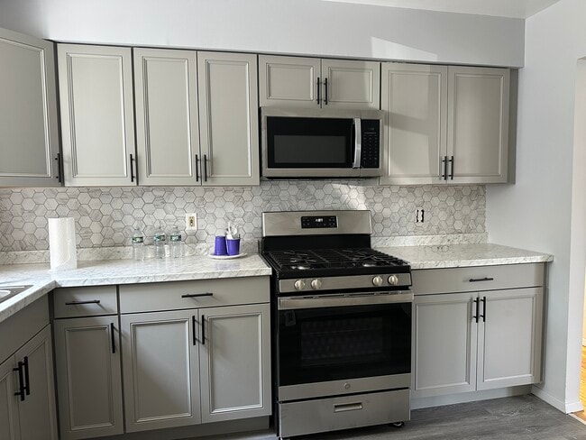 234 Crombie St