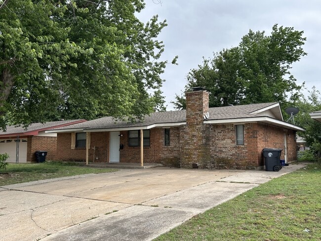 8300 NW 38th St in Bethany, OK - Building Photo - Building Photo