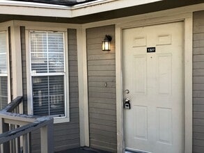 1327 Speight Ave in Waco, TX - Foto de edificio - Building Photo