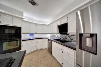 9 Wind River Ct in Conroe, TX - Building Photo - Building Photo