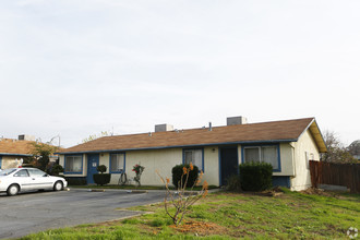 Beardsley Apartments in Bakersfield, CA - Building Photo - Building Photo