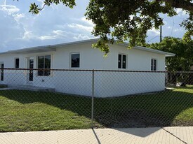 11805 SW 185th St in Miami, FL - Building Photo
