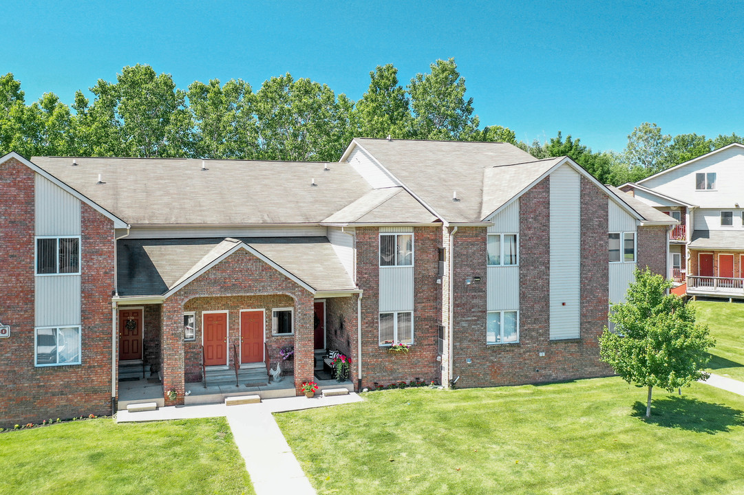 Stoney Creek Village Apartments in Shelby Township, MI - Building Photo