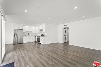 1264 9th St-Unit -c in Santa Monica, CA - Building Photo - Building Photo