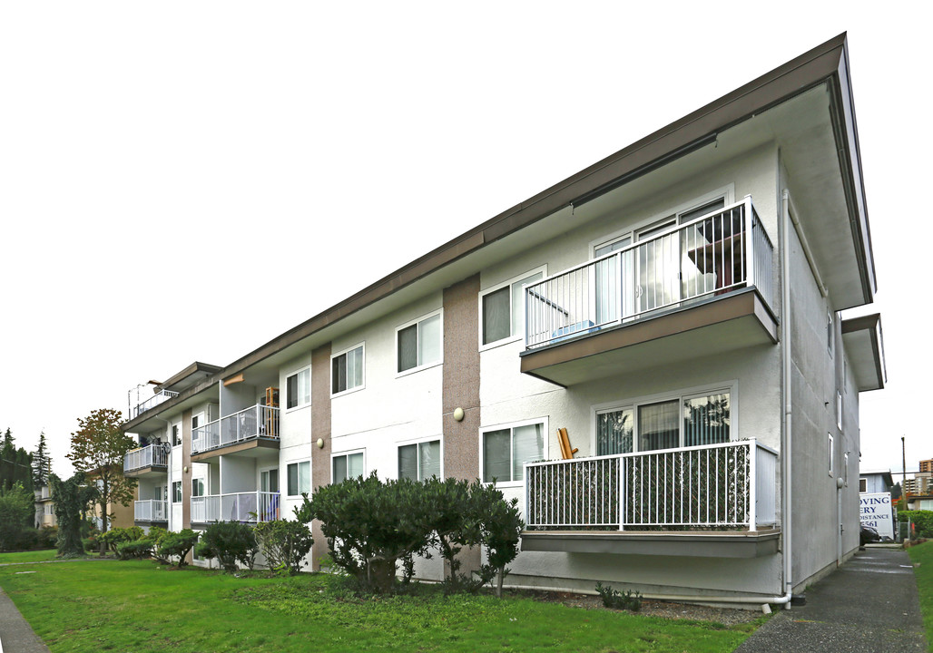 6677 Sussex Av in Burnaby, BC - Building Photo