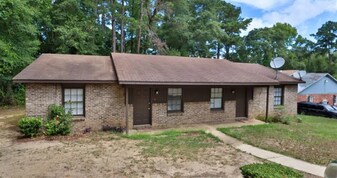 1704 12th Pl S, Unit A in Phenix City, AL - Building Photo