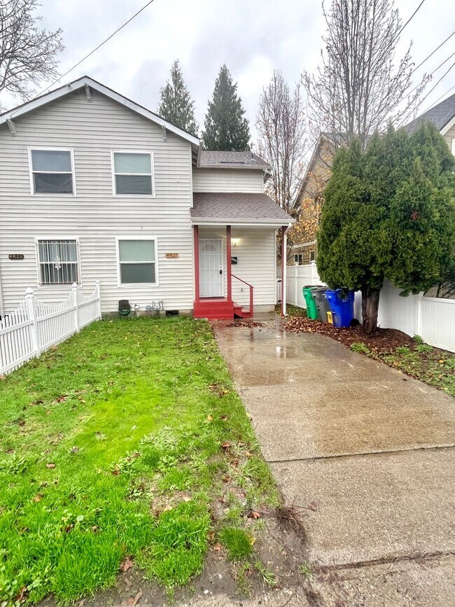 4827 NE Killingsworth St in Portland, OR - Foto de edificio - Building Photo