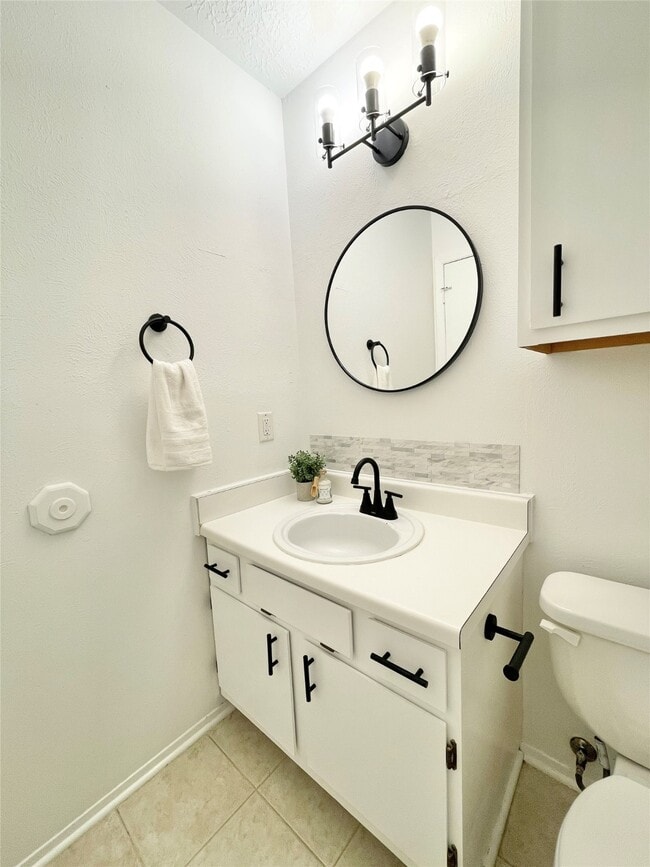 property at 6 Lea Oak Ct