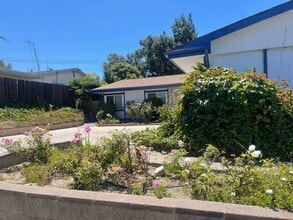 7002 Willowtree Dr in Rancho Palos Verdes, CA - Building Photo - Building Photo