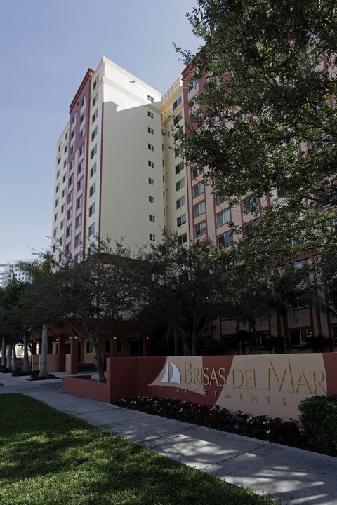 Brisas Del Mar Apartments in Miami, FL - Foto de edificio