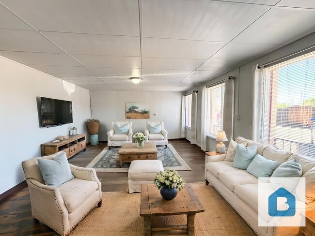 property at 208 W Abriendo Ave