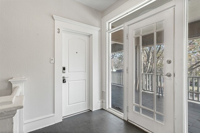 4719 Junius St, Unit 3 in Dallas, TX - Foto de edificio - Building Photo