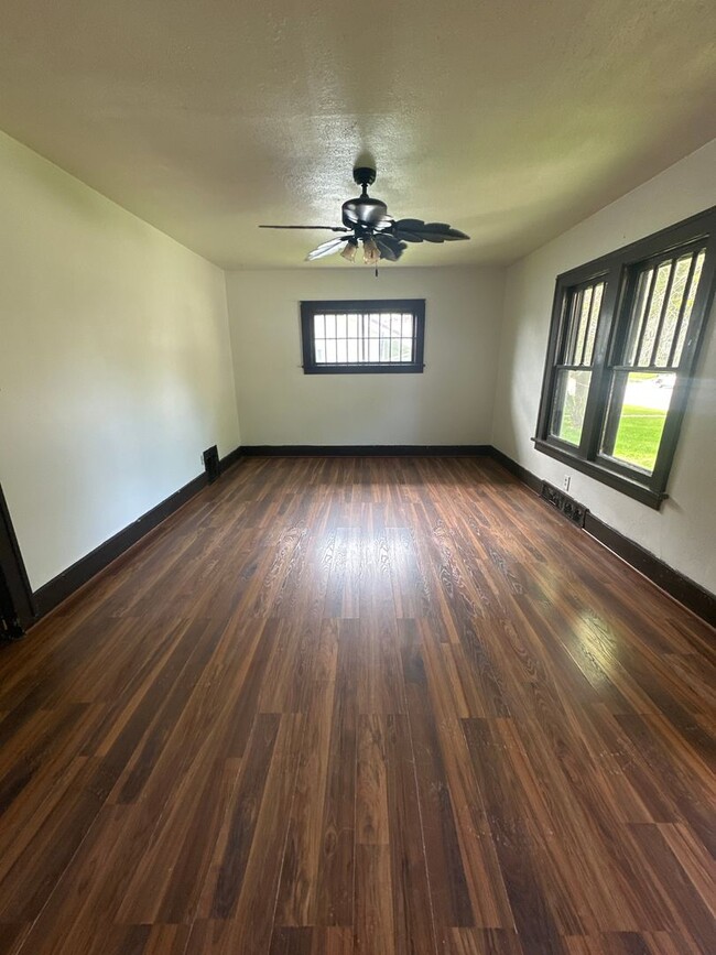 805 2nd Ave SW in Jamestown, ND - Building Photo - Building Photo