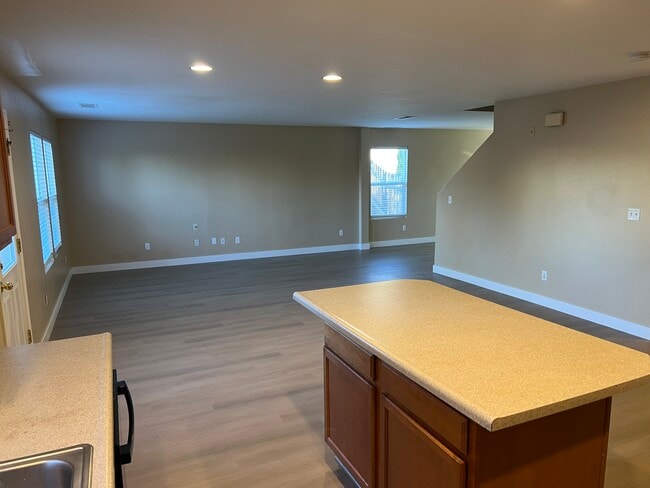 8870 Sunset Breeze Dr in Reno, NV - Building Photo - Building Photo