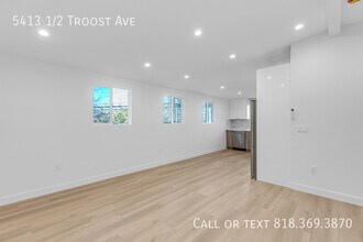 5413 1/2 Troost Ave in Los Angeles, CA - Building Photo - Building Photo