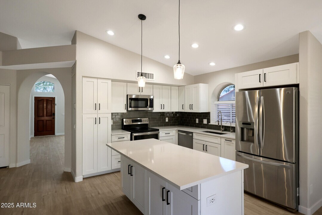 5616 E Gelding Dr in Scottsdale, AZ - Building Photo