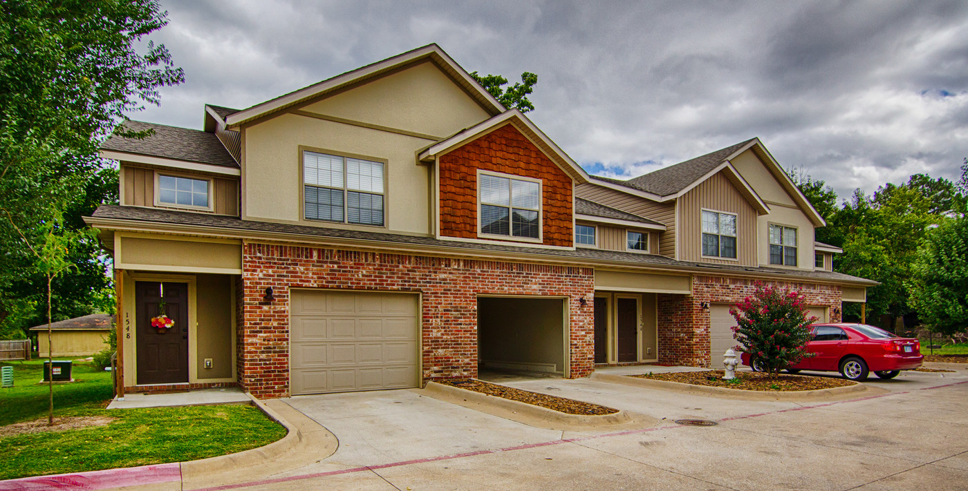 Malibu Flats in Fayetteville, AR - Building Photo