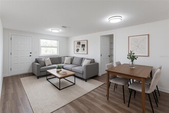 3081 Englewood Rd in Venice, FL - Building Photo - Building Photo