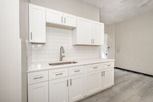 475 Riddle Rd, Unit 2B in Cincinnati, OH - Building Photo