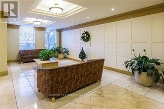 330-330 McCowan Rd in Toronto, ON - Building Photo - Building Photo