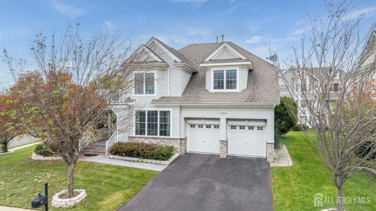 2 Spinnaker Dr in South Amboy, NJ - Building Photo