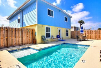 1300 Eleventh St in Port Aransas, TX - Building Photo - Building Photo