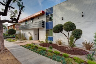 1757 N Kingsley Dr in Los Angeles, CA - Building Photo