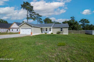 209 Oak Grove Cir in Hubert, NC - Building Photo - Building Photo
