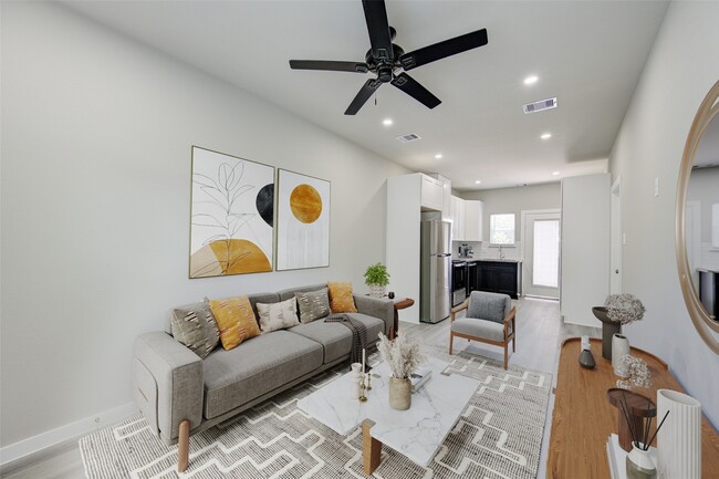 8155 Tate St in Houston, TX - Building Photo - Building Photo