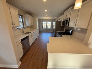 9687 Bloomington Cir in Cordova, TN - Foto de edificio - Building Photo