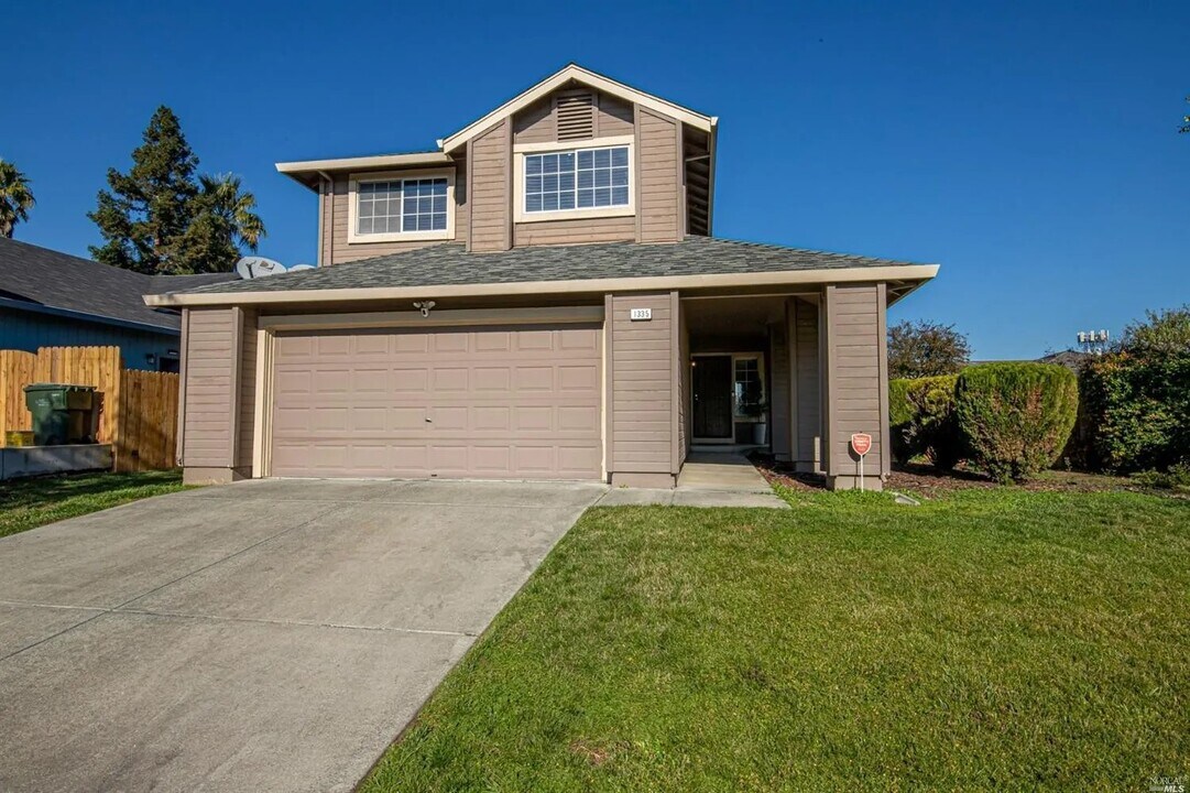 1335 Phillip Way in Suisun City, CA - Building Photo